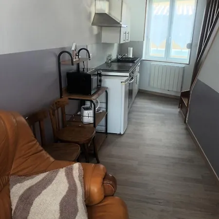 Le De Jeanne * La Fere